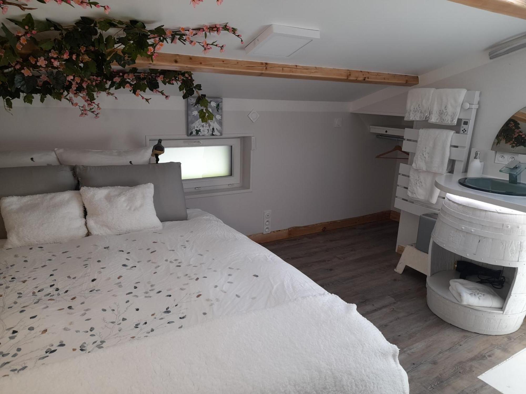 La Maison Du Bonheur, Borne De Recharge Ve 圣伯纳 外观 照片